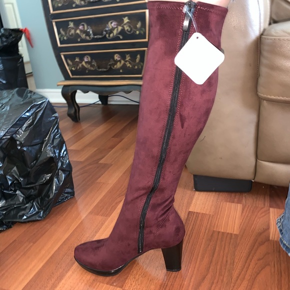 Very cute Ron white boots🖤 never worn - Picture 1 of 6